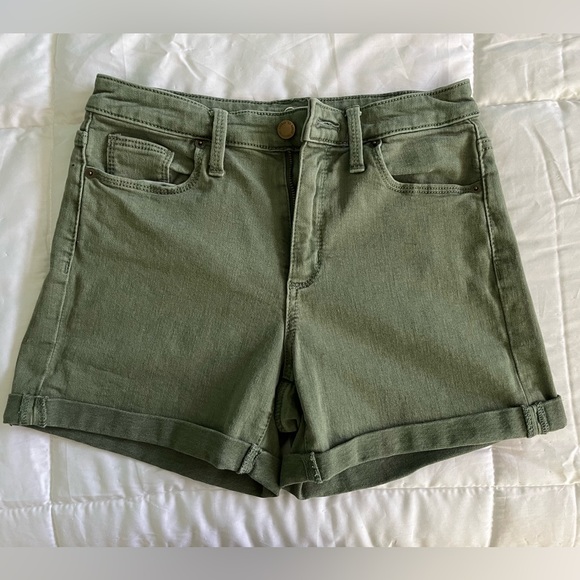 Universal Threads shorts - Picture 1 of 3